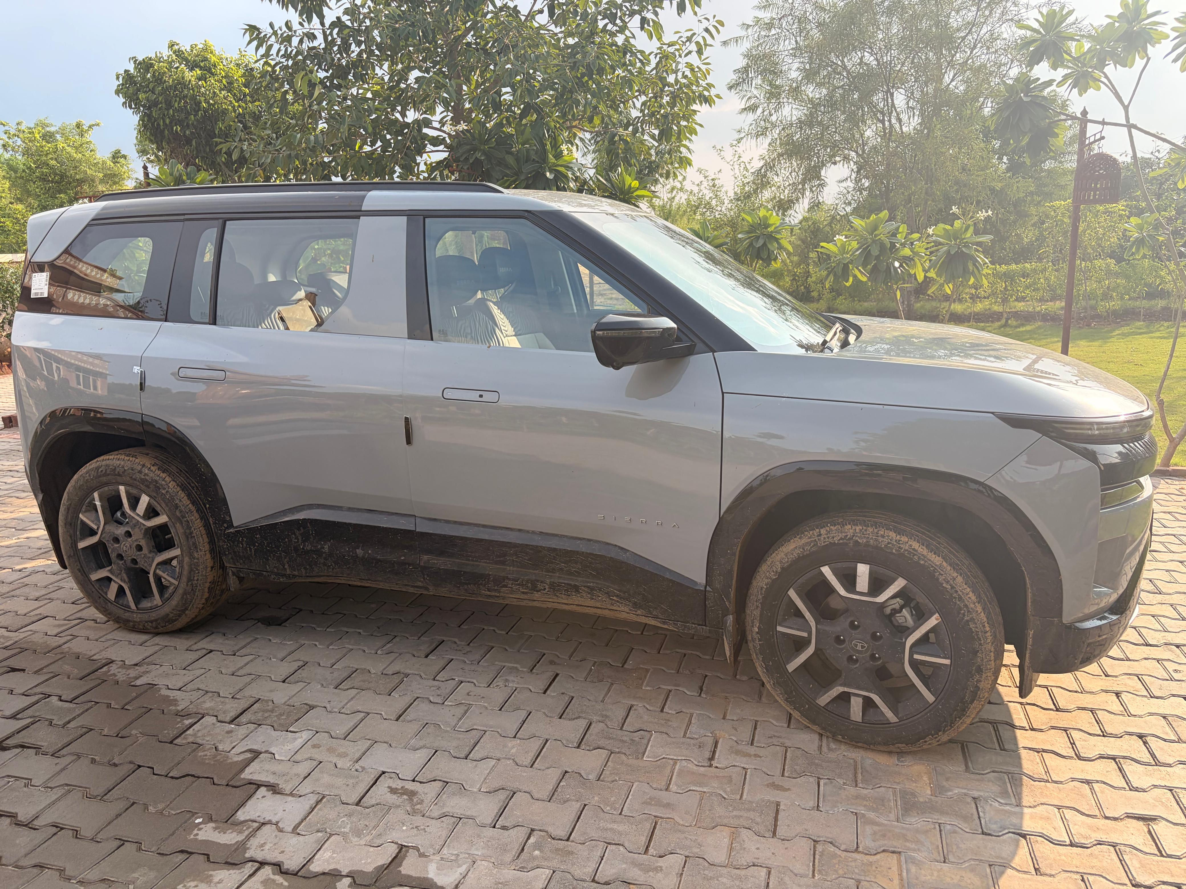 Front three-quarter view of Tata Sierra