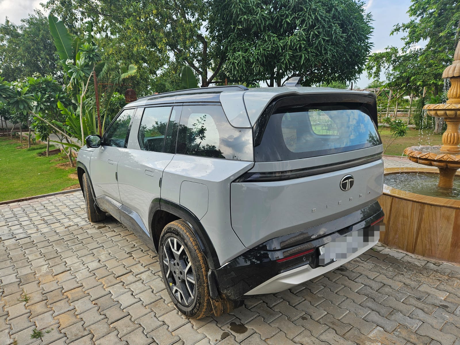 Front view of Tata Sierra