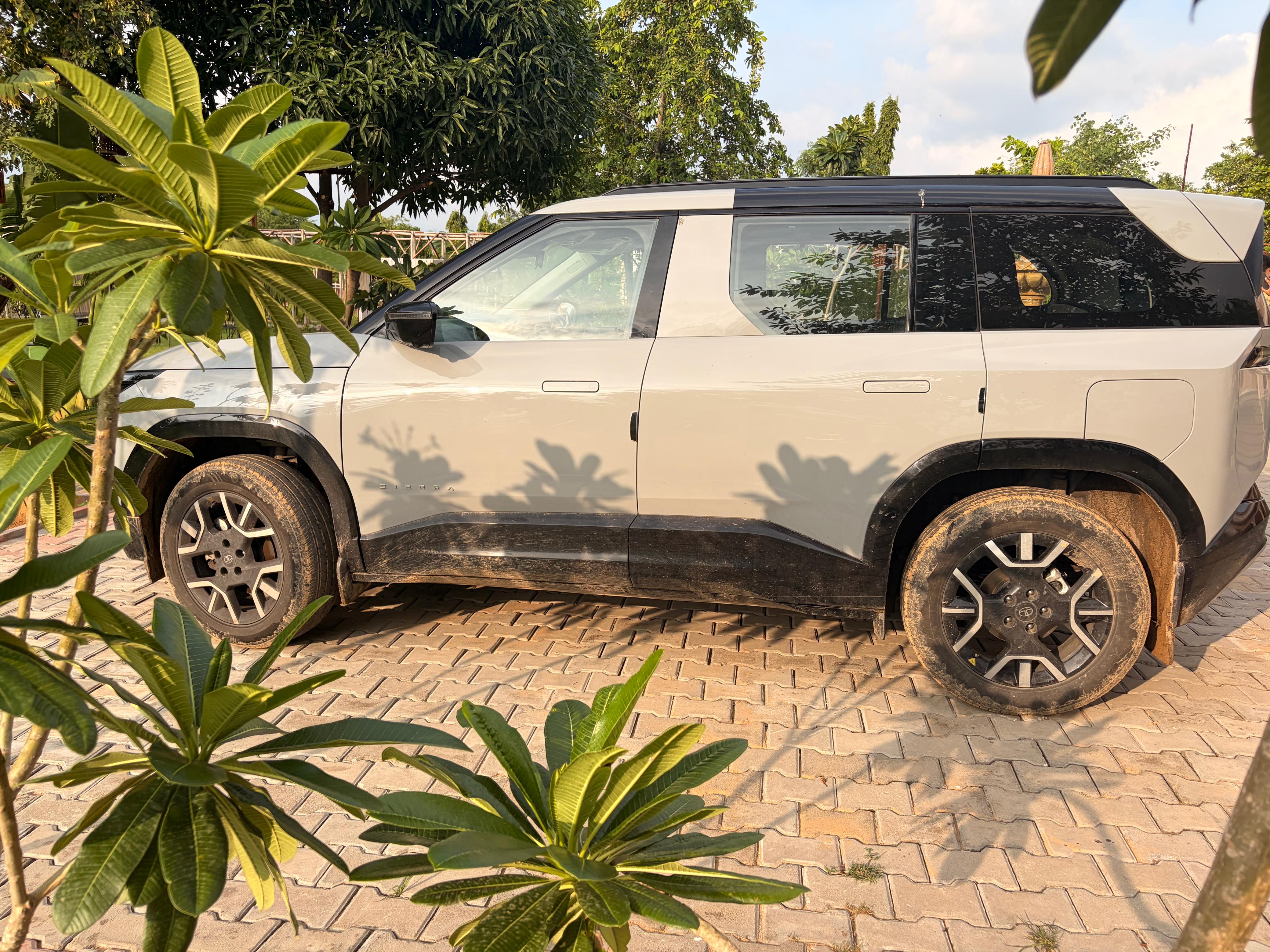 Rear three-quarter view of Tata Sierra